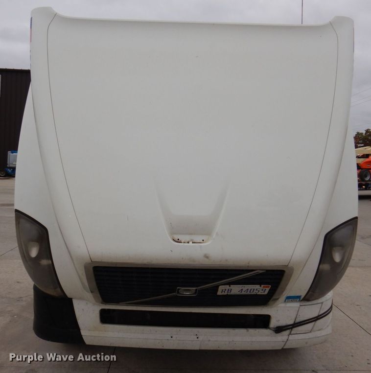 image for item JL9886 2017 Volvo VN  semi truck