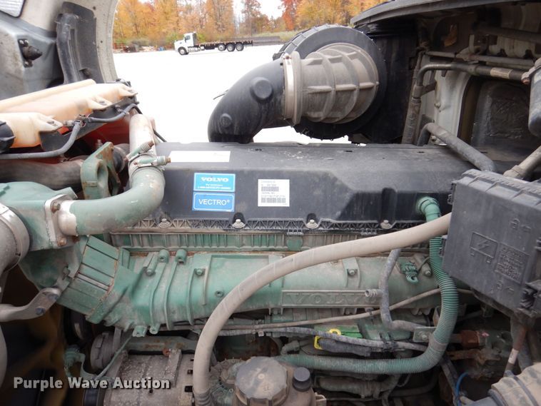 image for item JL9886 2017 Volvo VN  semi truck