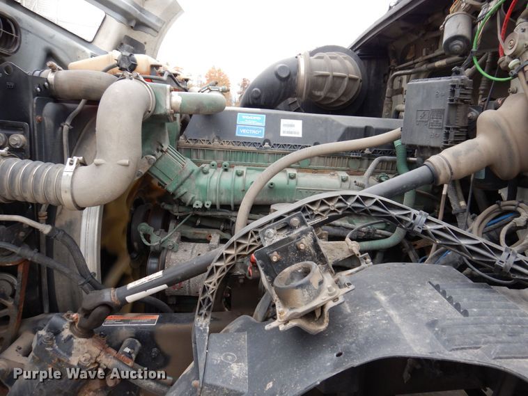 image for item JL9886 2017 Volvo VN  semi truck