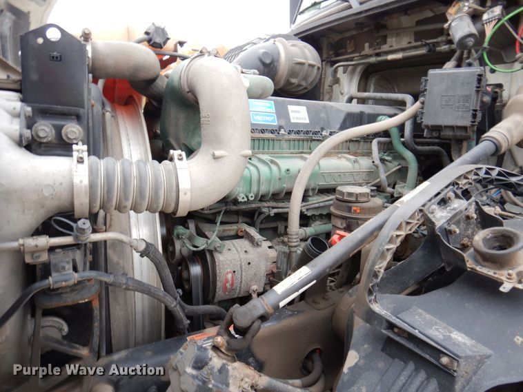 image for item JL9886 2017 Volvo VN  semi truck