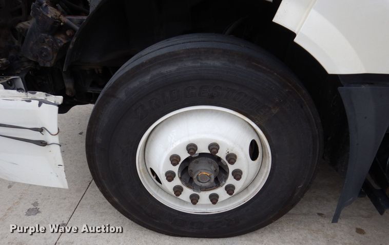 image for item JL9886 2017 Volvo VN  semi truck