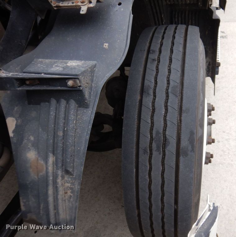 image for item JL9886 2017 Volvo VN  semi truck