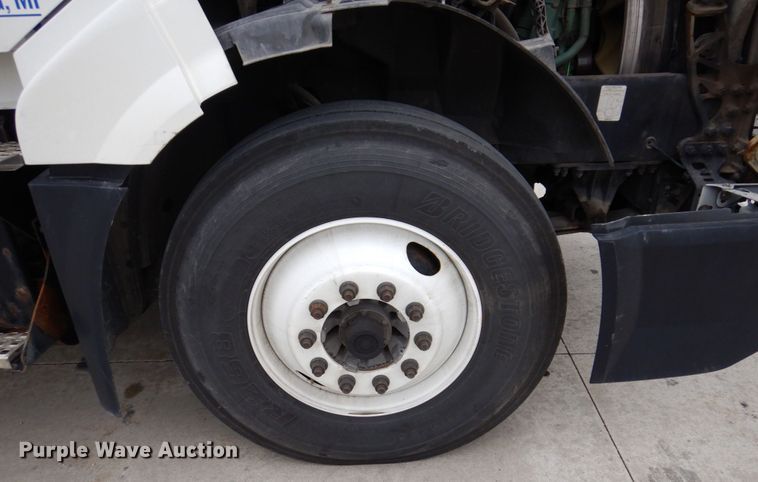 image for item JL9886 2017 Volvo VN  semi truck