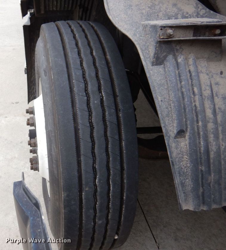 image for item JL9886 2017 Volvo VN  semi truck