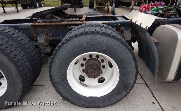 image for item JL9886 2017 Volvo VN  semi truck