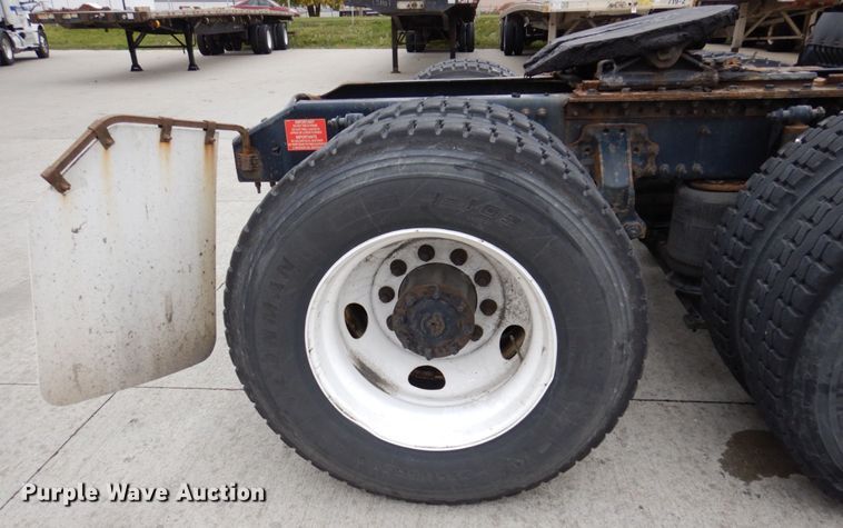 image for item JL9886 2017 Volvo VN  semi truck