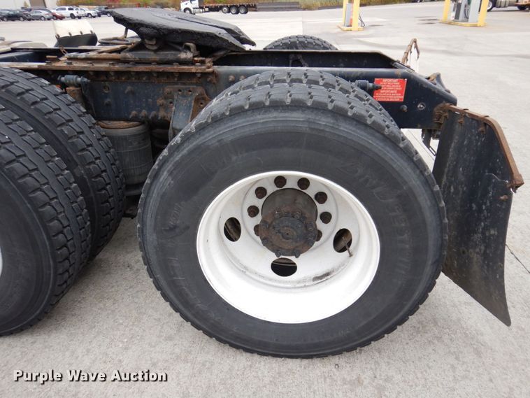 image for item JL9886 2017 Volvo VN  semi truck