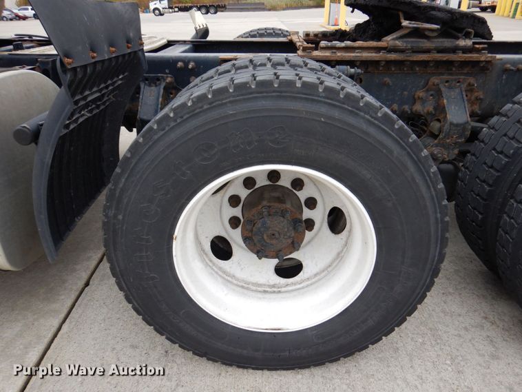 image for item JL9886 2017 Volvo VN  semi truck