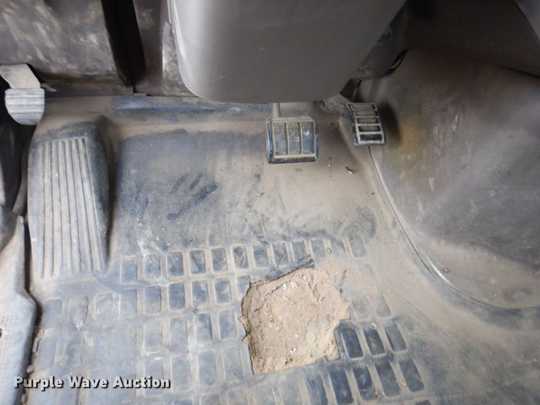 image for item JL9887 2013 Volvo VN  semi truck