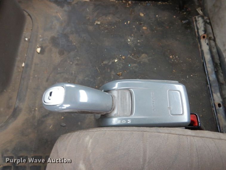 image for item JL9887 2013 Volvo VN  semi truck