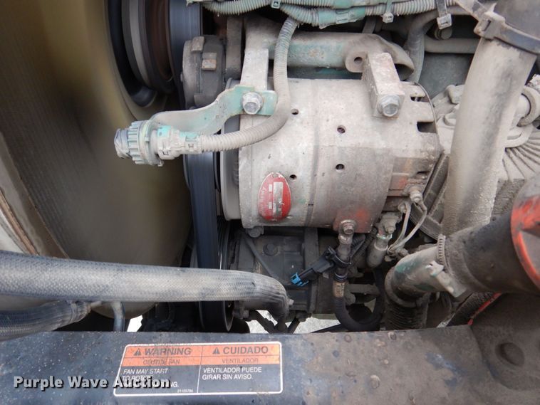 image for item JL9887 2013 Volvo VN  semi truck