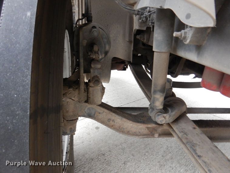 image for item JL9887 2013 Volvo VN  semi truck