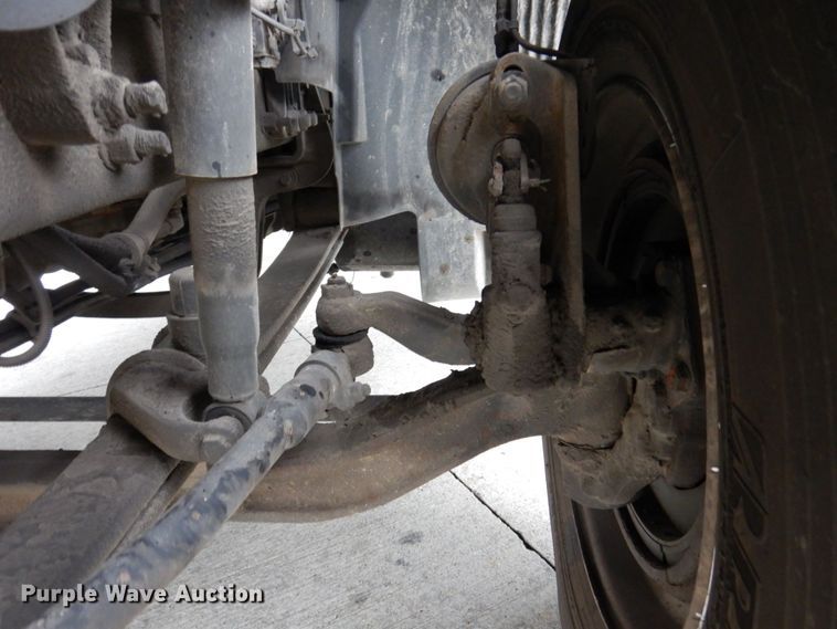 image for item JL9887 2013 Volvo VN  semi truck