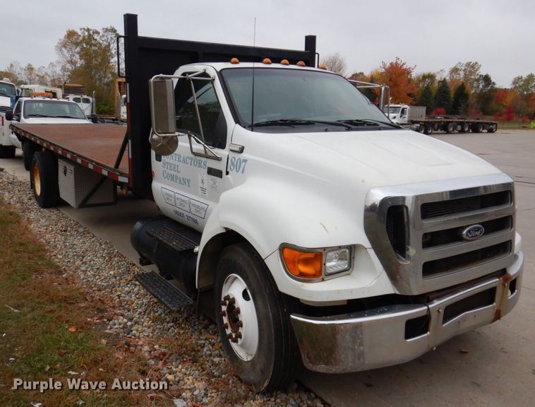 image for item JL9888 2005 Ford F650 Super Duty  flatbed truck