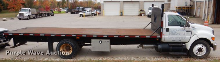 image for item JL9888 2005 Ford F650 Super Duty  flatbed truck
