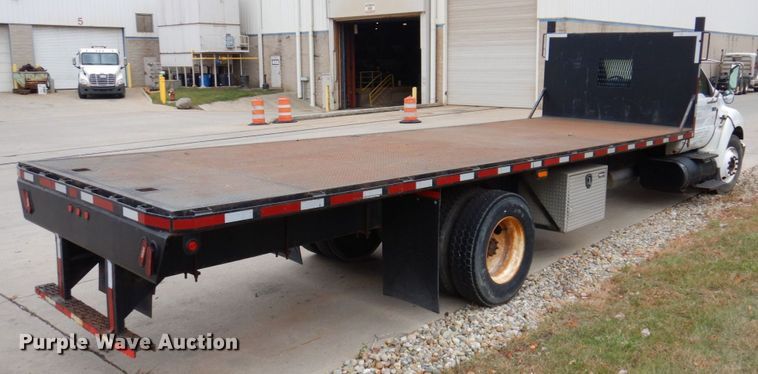 image for item JL9888 2005 Ford F650 Super Duty  flatbed truck