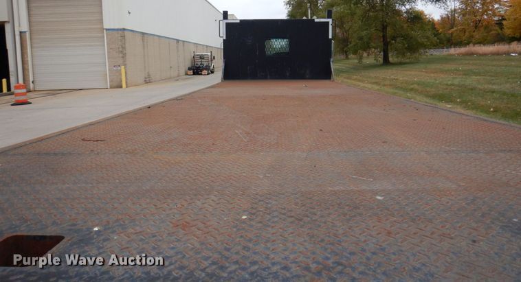 image for item JL9888 2005 Ford F650 Super Duty  flatbed truck