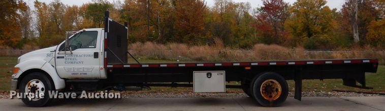 image for item JL9888 2005 Ford F650 Super Duty  flatbed truck