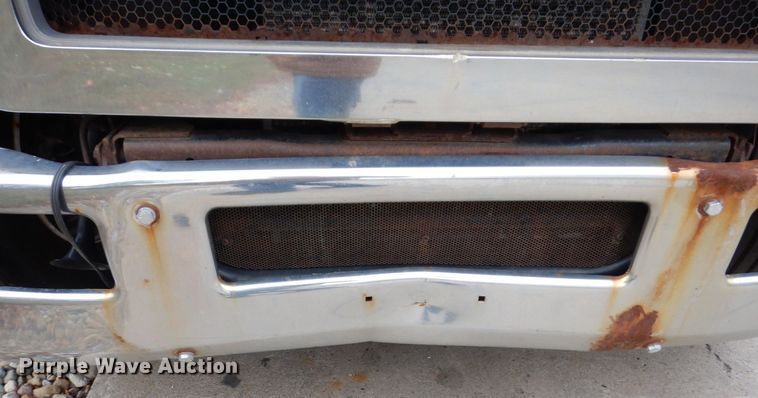 image for item JL9888 2005 Ford F650 Super Duty  flatbed truck