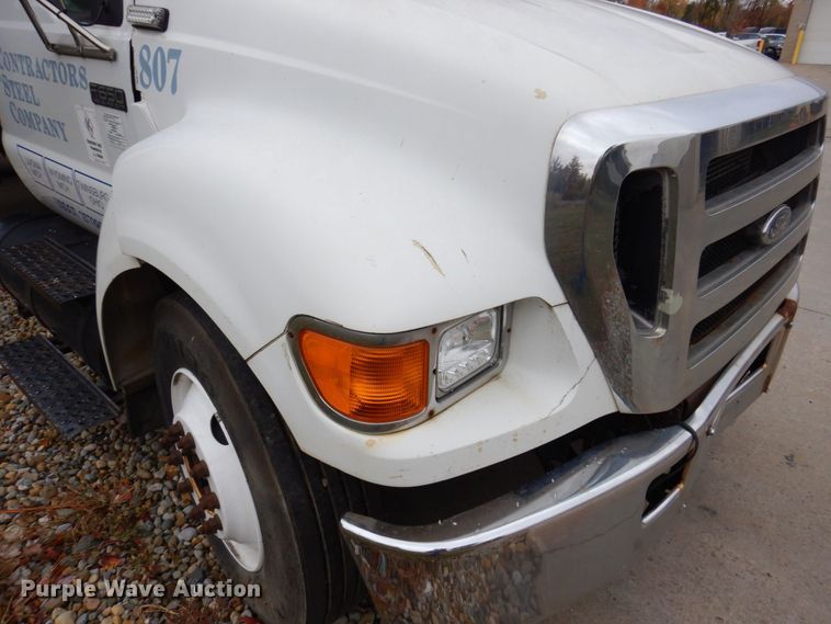 image for item JL9888 2005 Ford F650 Super Duty  flatbed truck