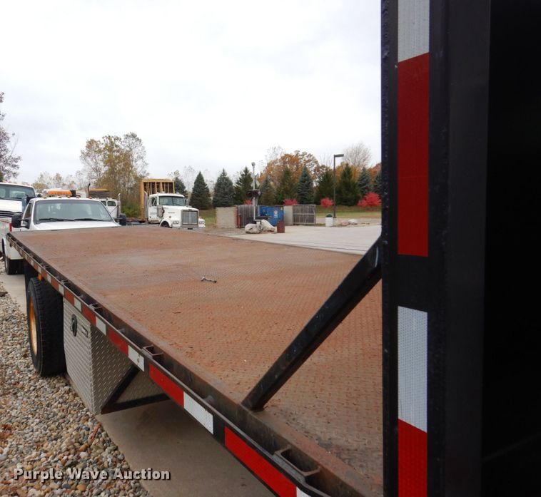 image for item JL9888 2005 Ford F650 Super Duty  flatbed truck