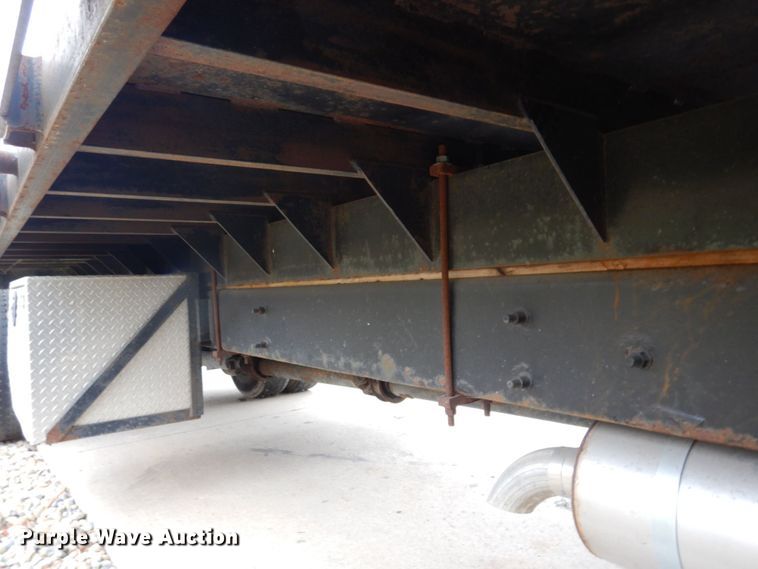 image for item JL9888 2005 Ford F650 Super Duty  flatbed truck