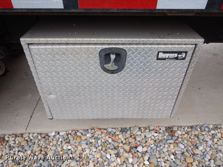 image for item JL9888 2005 Ford F650 Super Duty  flatbed truck