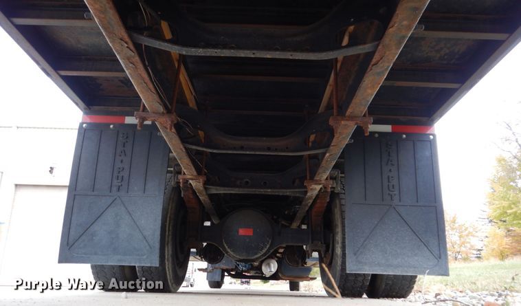 image for item JL9888 2005 Ford F650 Super Duty  flatbed truck