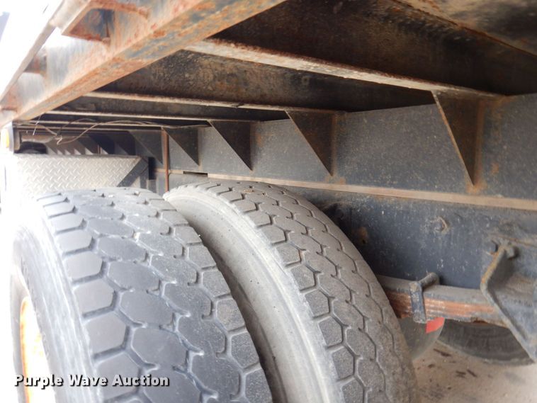 image for item JL9888 2005 Ford F650 Super Duty  flatbed truck