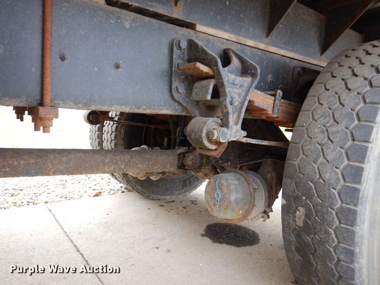 image for item JL9888 2005 Ford F650 Super Duty  flatbed truck