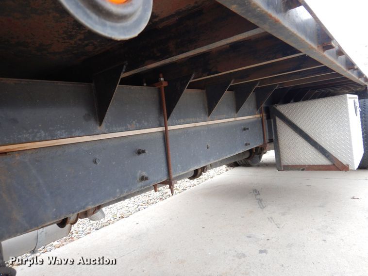 image for item JL9888 2005 Ford F650 Super Duty  flatbed truck