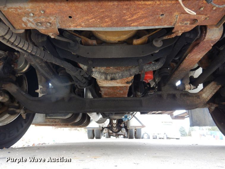 image for item JL9888 2005 Ford F650 Super Duty  flatbed truck