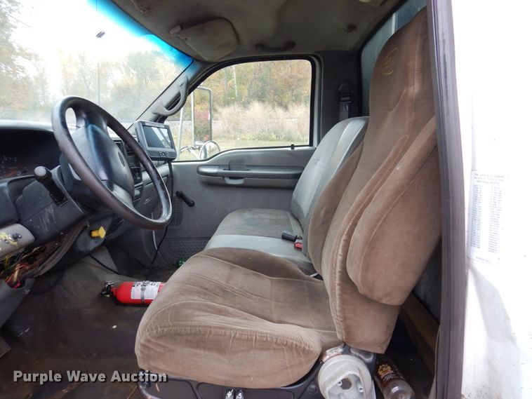 image for item JL9888 2005 Ford F650 Super Duty  flatbed truck