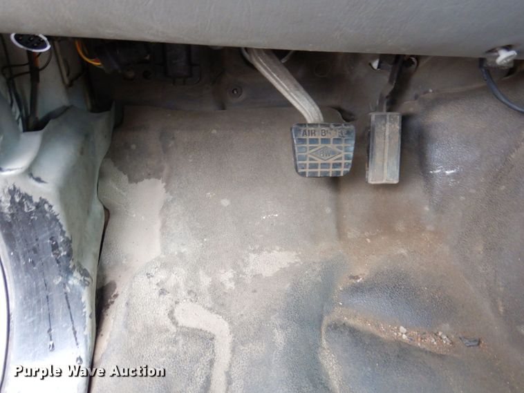 image for item JL9888 2005 Ford F650 Super Duty  flatbed truck