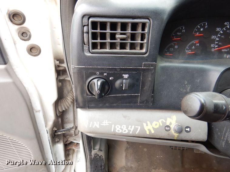 image for item JL9888 2005 Ford F650 Super Duty  flatbed truck