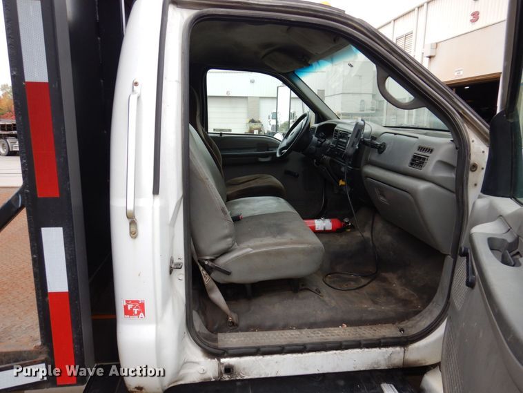 image for item JL9888 2005 Ford F650 Super Duty  flatbed truck