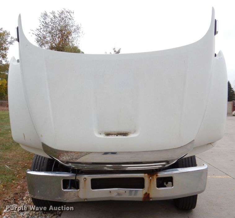 image for item JL9888 2005 Ford F650 Super Duty  flatbed truck