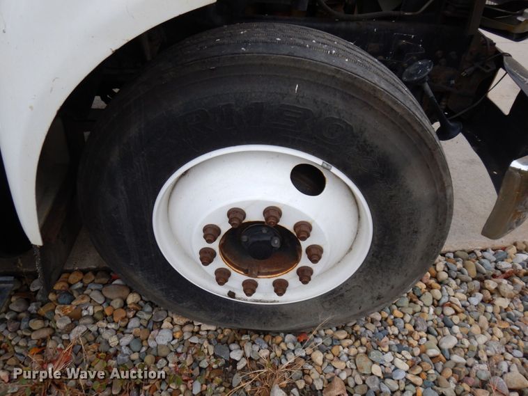 image for item JL9888 2005 Ford F650 Super Duty  flatbed truck