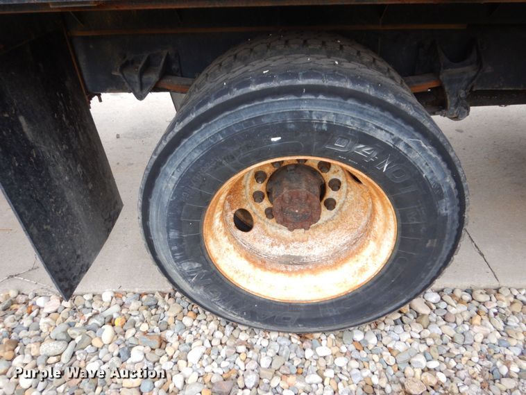 image for item JL9888 2005 Ford F650 Super Duty  flatbed truck