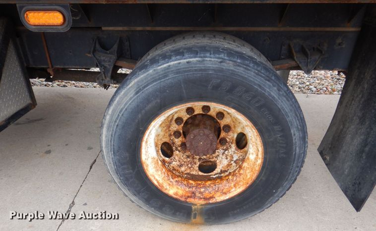 image for item JL9888 2005 Ford F650 Super Duty  flatbed truck