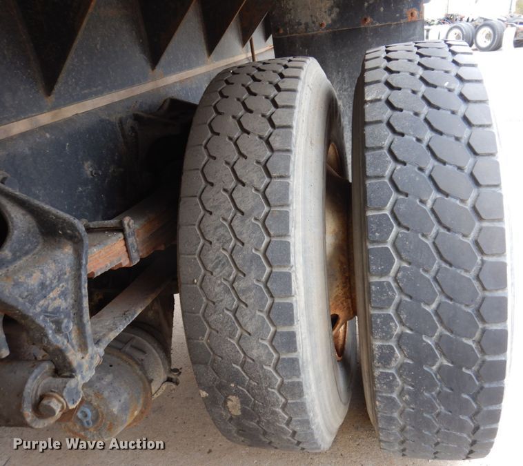 image for item JL9888 2005 Ford F650 Super Duty  flatbed truck