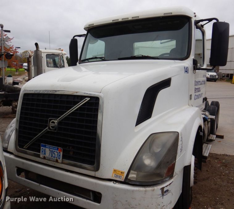 image for item JL9891 2012 Volvo VN  semi truck