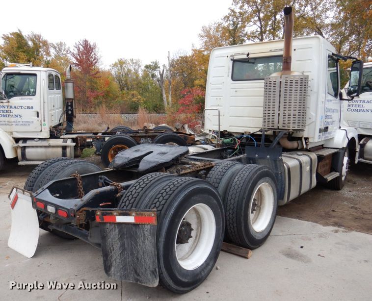 image for item JL9891 2012 Volvo VN  semi truck