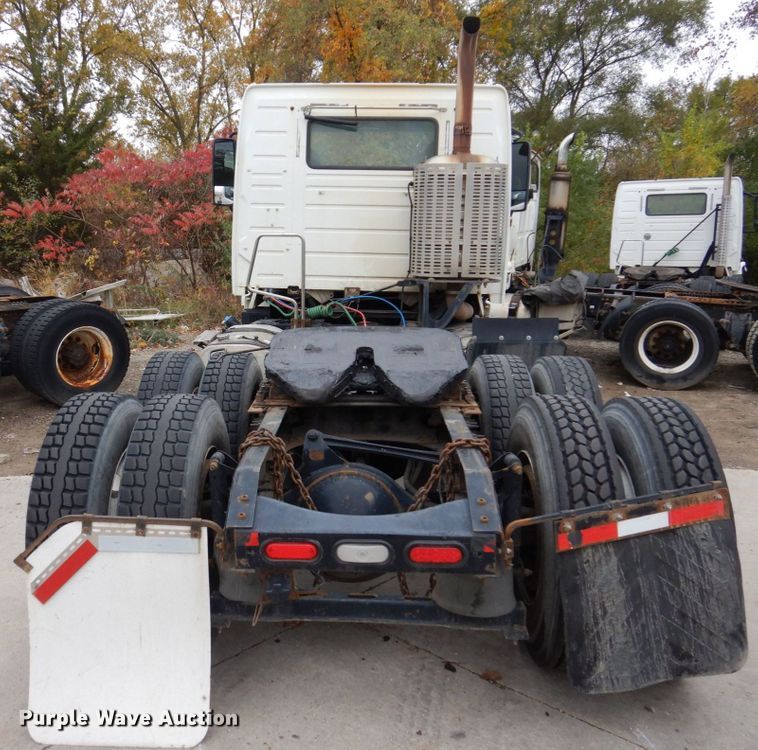 image for item JL9891 2012 Volvo VN  semi truck