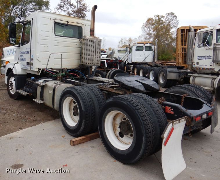 image for item JL9891 2012 Volvo VN  semi truck