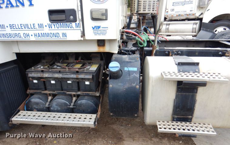 image for item JL9891 2012 Volvo VN  semi truck