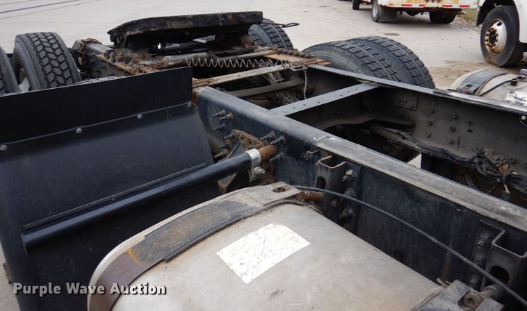 image for item JL9891 2012 Volvo VN  semi truck