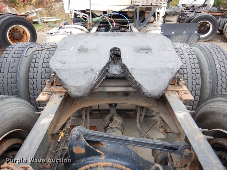 image for item JL9891 2012 Volvo VN  semi truck