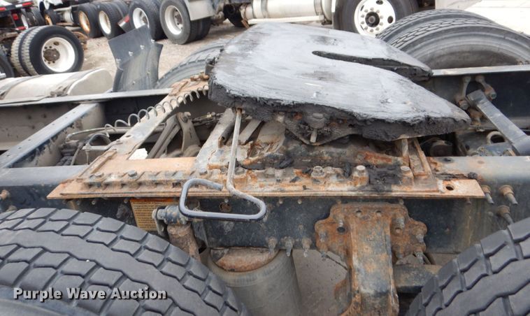 image for item JL9891 2012 Volvo VN  semi truck