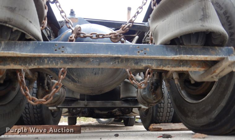 image for item JL9891 2012 Volvo VN  semi truck